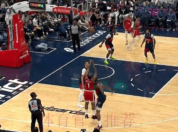 哈登横撤步三分被犯规，首节9罚9中得到11分5助攻
